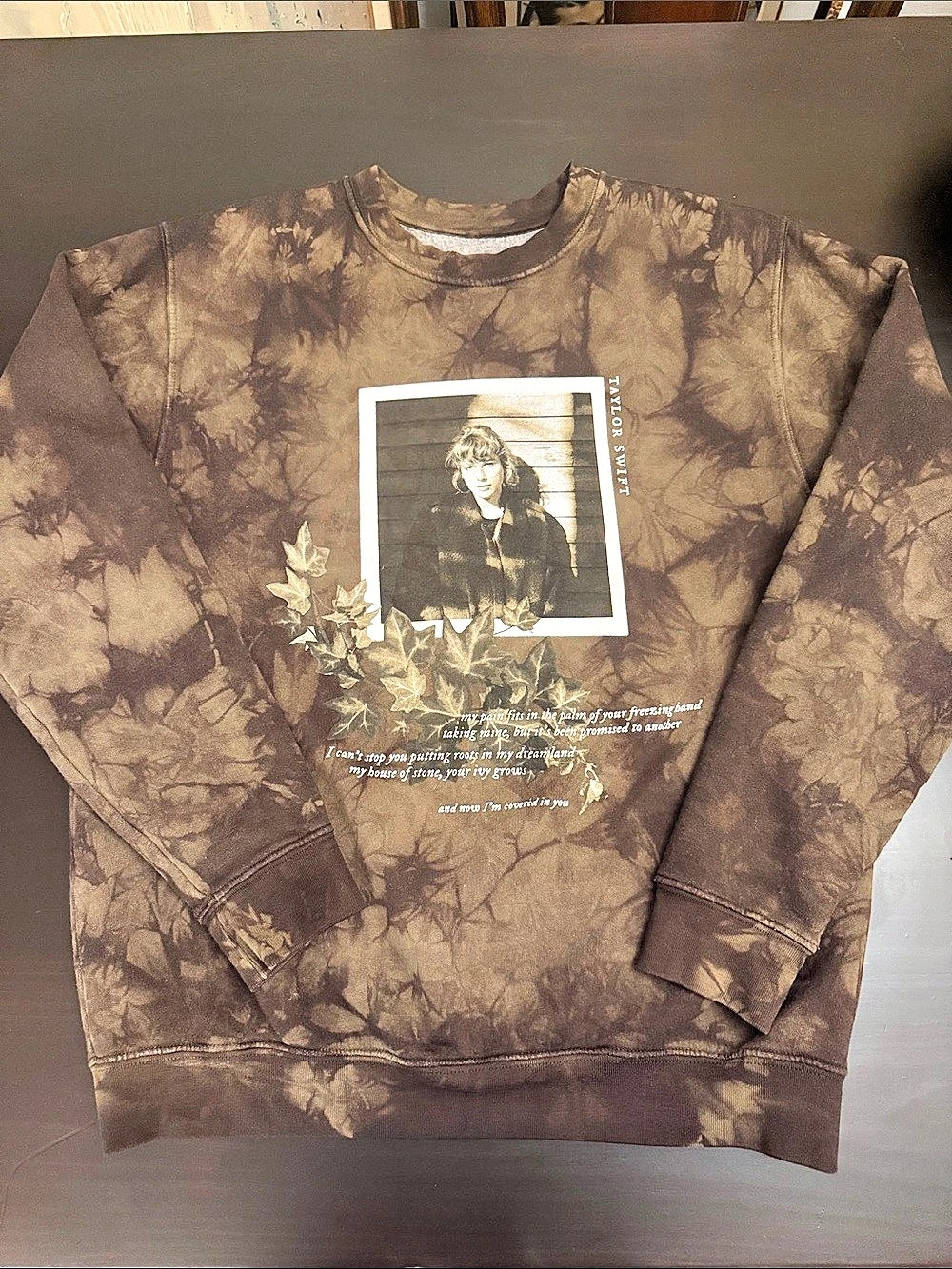 Taylor Swift My House Of Stone Your Ivy Grows Crewneck Sweatshirt Large